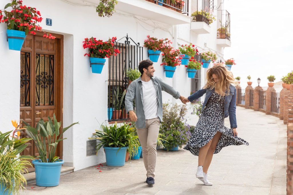 Hiszpania od lat przyciąga inwestorów z całego świata, którzy poszukują idealnej nieruchomości w słonecznym kraju