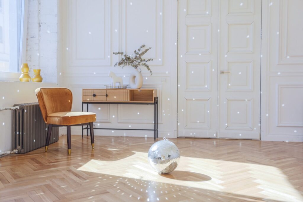 Wybór odpowiedniego rodzaju drewna to klucz do zadowolenia z podłogi na długie lata